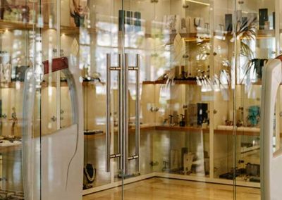 Glass sistem sa mimokretnim vratima - Kristal