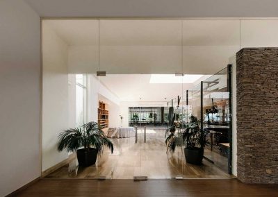 Glass sistem sa mimokretnim vratima - Kristal