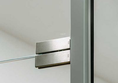 Glass sistem sa mimokretnim vratima - Kristal