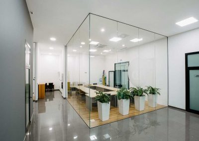 Glass sistem sa mimokretnim vratima - Kristal