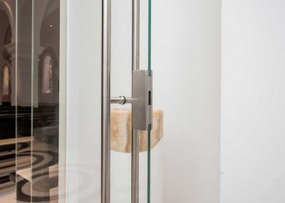 Glass sistem sa mimokretnim vratima - Kristal