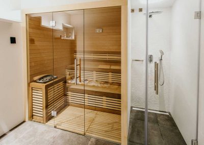 Glass sistem sa mimokretnim vratima - Kristal