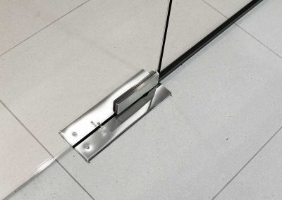 Glass sistem sa mimokretnim vratima - Kristal